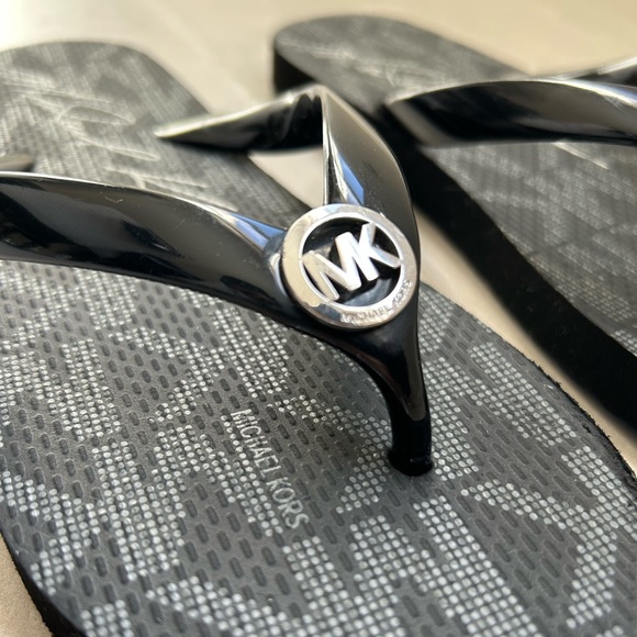 Michael Kors Black and Gray Flip Flops women - Picture 3 of 9